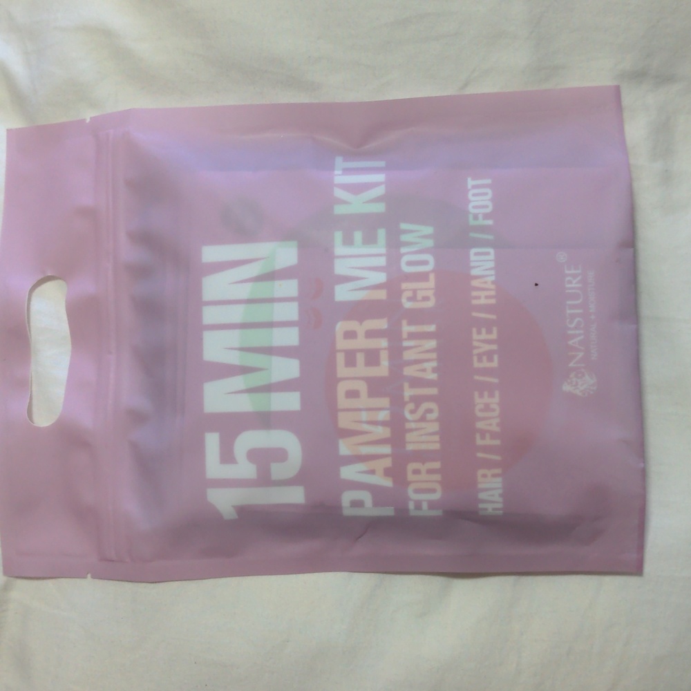 NWT Naisture 15 Minute Pamper Kit, Skincare, Facemask Bundle